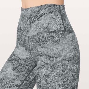 Lululemon aligns 28” size 4